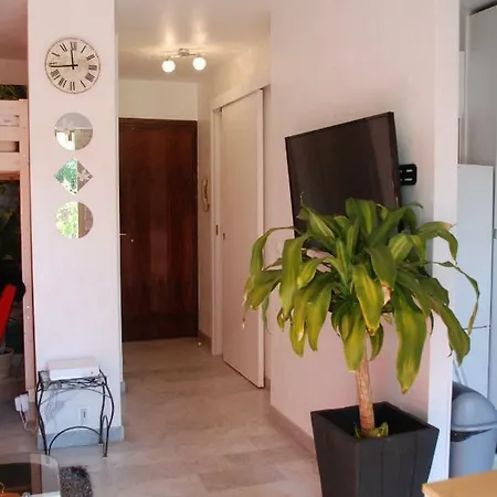 - Juan Les Pins - Proximite Plages