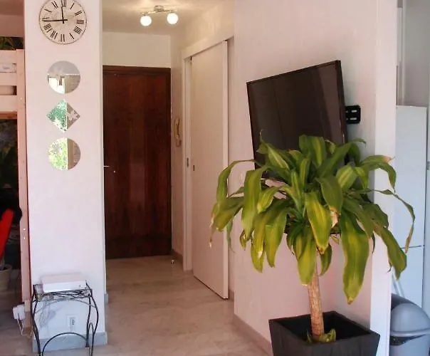 - Juan Les Pins - Proximite Plages